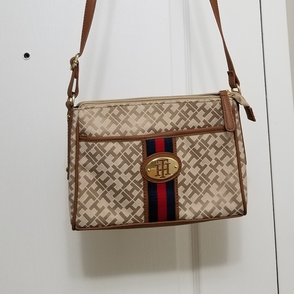 Tommy Hilfiger Handbags - Tommy Hilfiger Crossbody Tommy Hilfiger Handbags - Tommy Hilfiger Crossbody